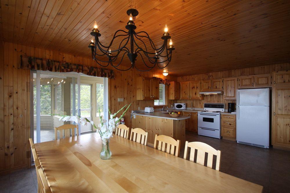 Auberge Du Lac-A-L'Eau-Claire Saint-Alexis-des-Monts Exteriör bild