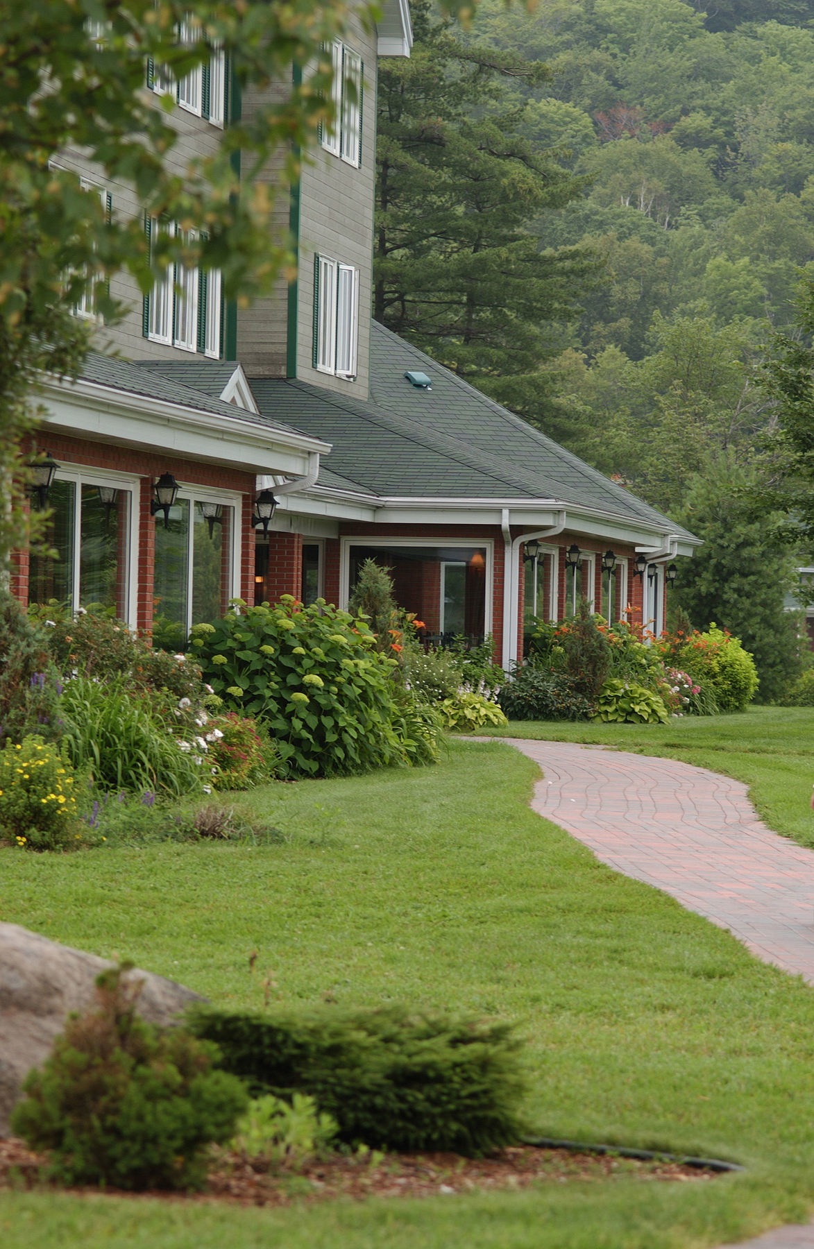 Auberge Du Lac-A-L'Eau-Claire Saint-Alexis-des-Monts Exteriör bild