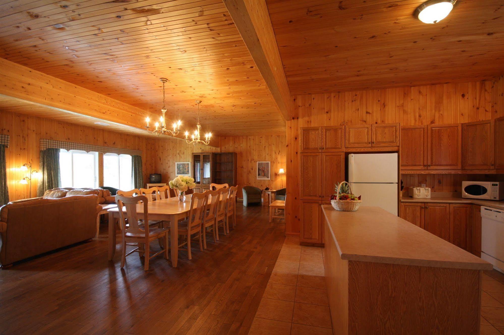 Auberge Du Lac-A-L'Eau-Claire Saint-Alexis-des-Monts Exteriör bild