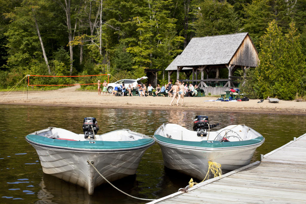 Auberge Du Lac-A-L'Eau-Claire Saint-Alexis-des-Monts Exteriör bild