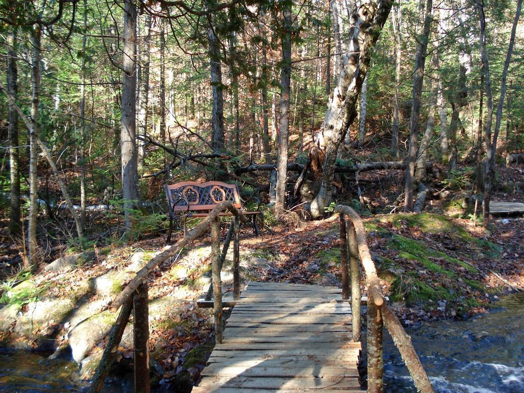 Auberge Du Lac-A-L'Eau-Claire Saint-Alexis-des-Monts Exteriör bild