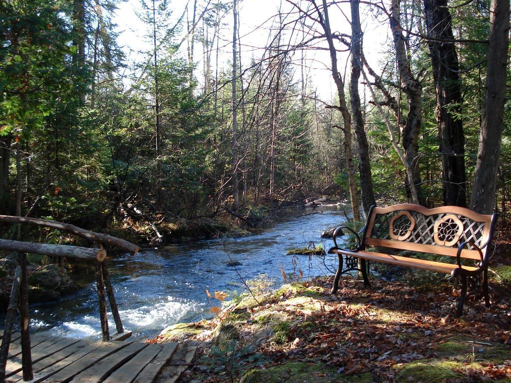 Auberge Du Lac-A-L'Eau-Claire Saint-Alexis-des-Monts Exteriör bild
